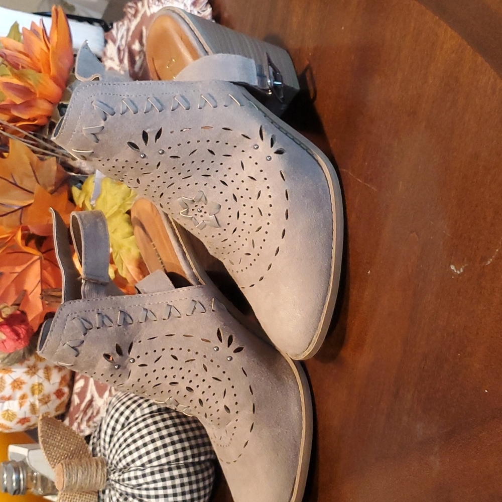 🌻Francesca's Open-heel Booties 🌻 - Picture 2 of 6